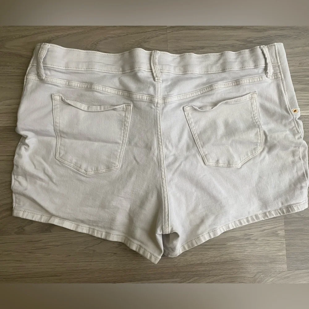 Maternity Shorts - Picture 13 of 15